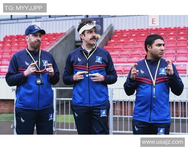 国内足球明星访谈节目揭秘球员背后的故事与奋斗历程